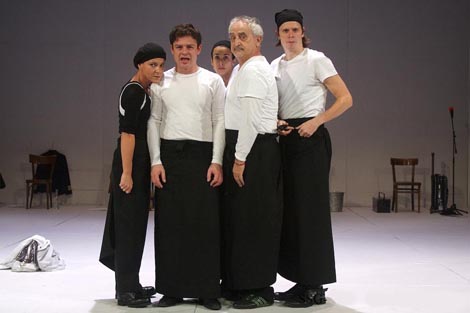 Slovensko stalno gledališče, Trst: Roland Schimmelpfennig Zlatni zmaj (Zlati zmaj), red. Janusz Kica