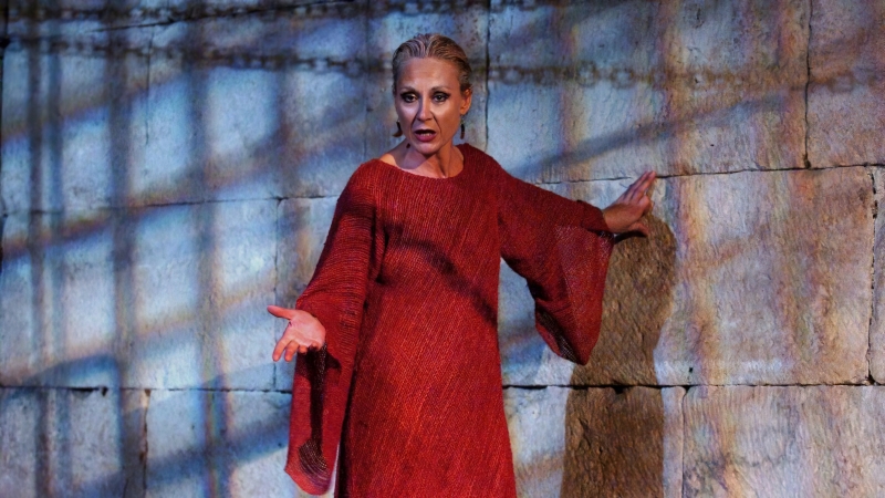 HNK u Splitu: T. P. Marović, <em>Antigona, kraljica u Tebi</em>, red. Matko Raguž, 2004.