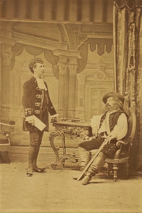 Glumci Toša Jovanović i Adam Mandrović u predstavi 