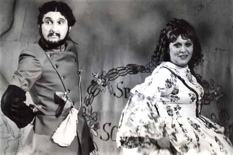 Otakar Levaj i Sanda Langerholz u Freudenreichovim <em>Graničarima</em>, Kazalište Komedija, 1978.  